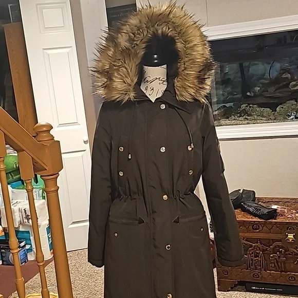 MICHAEL KORS COAT...army green..size medium...excellent condition - Picture 3 of 10